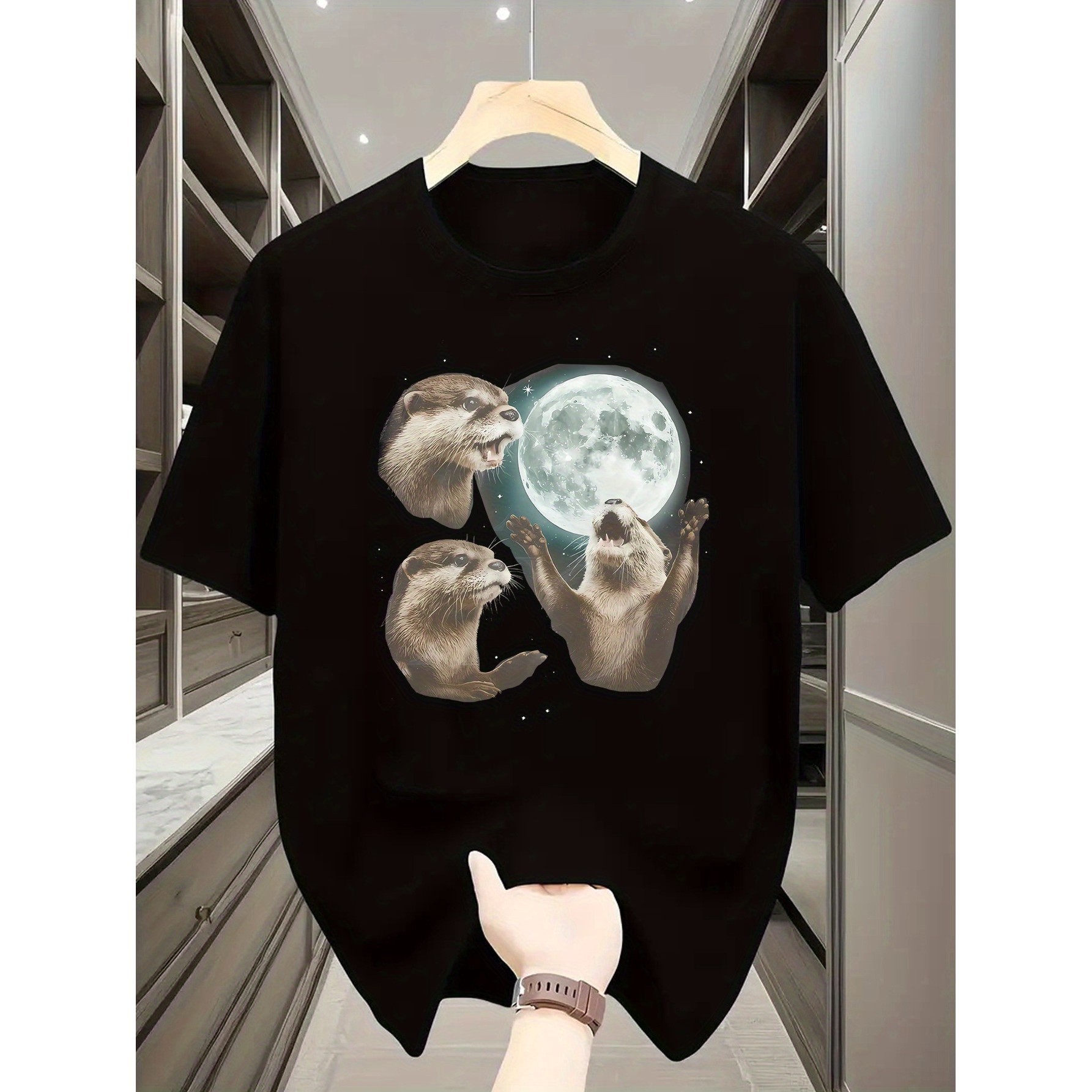 Undershirt Crew Neck - 달빛 아래 장난스러운 수달 그래픽 티셔츠(남성용),